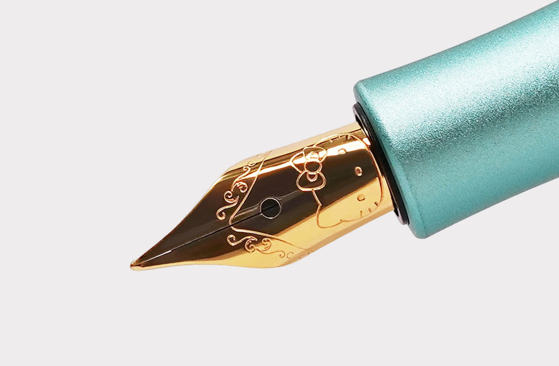 Kaweco x Hello Kitty 鋼筆 金尖特寫
