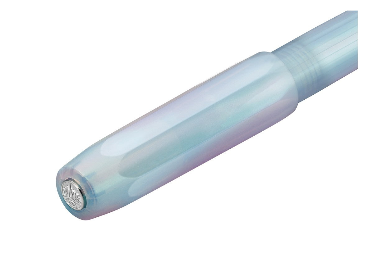德國KAWECO PERKEO系列鋼珠筆 彩虹珍珠白 — 蓋上筆蓋筆尖特寫