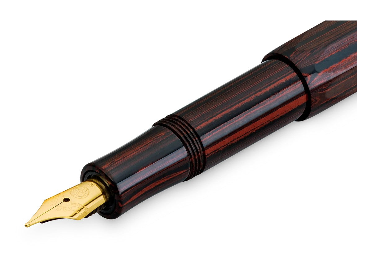 德國KAWECO EBONIT Sport 硬橡膠鋼筆 限量套組 — 金色筆尖與握位特寫