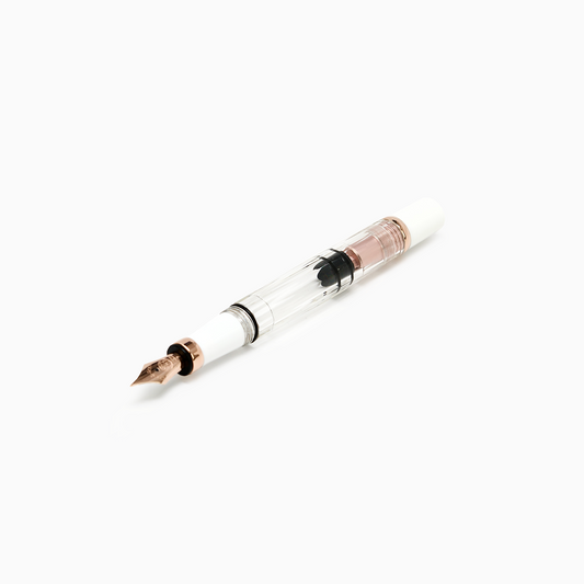 TWSBI 三文堂 鑽石 580 白玫瑰金 II 鋼筆 官方商品照,活塞上墨、透明示範筆身