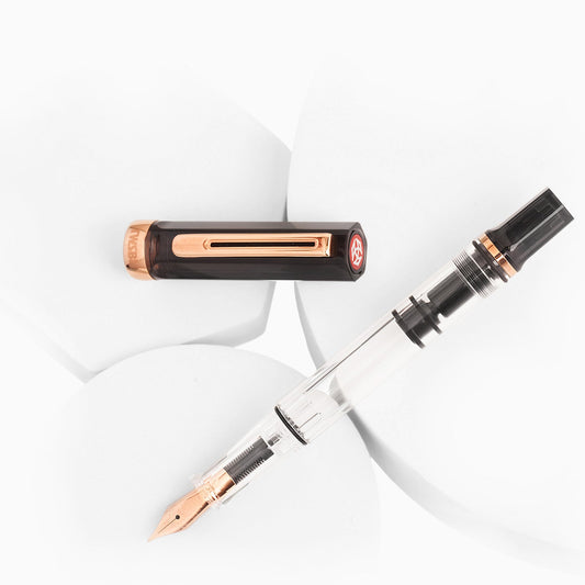 TWSBI 三文堂 ECO 透黑 & 玫瑰金 鋼筆,筆蓋分離的商品主視覺