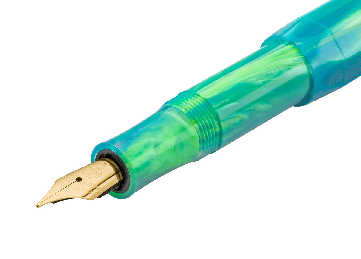 德國KAWECO COLLECTION系列鋼筆 理石洋藍 — 銀色筆尖與握位特寫