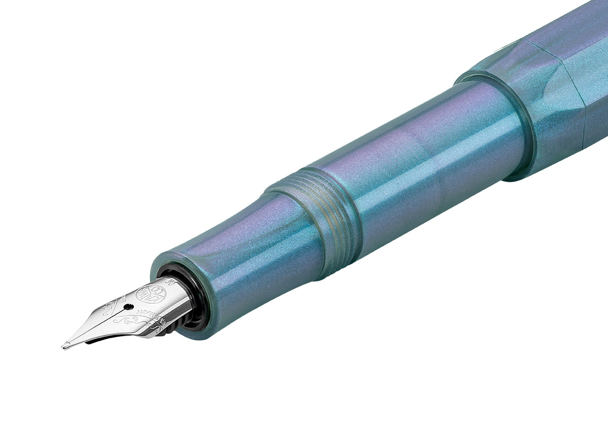 德國KAWECO LUNAR Sport系列鋼筆 月影邃藍 Shadow Blue — 銀色筆尖與握位特寫