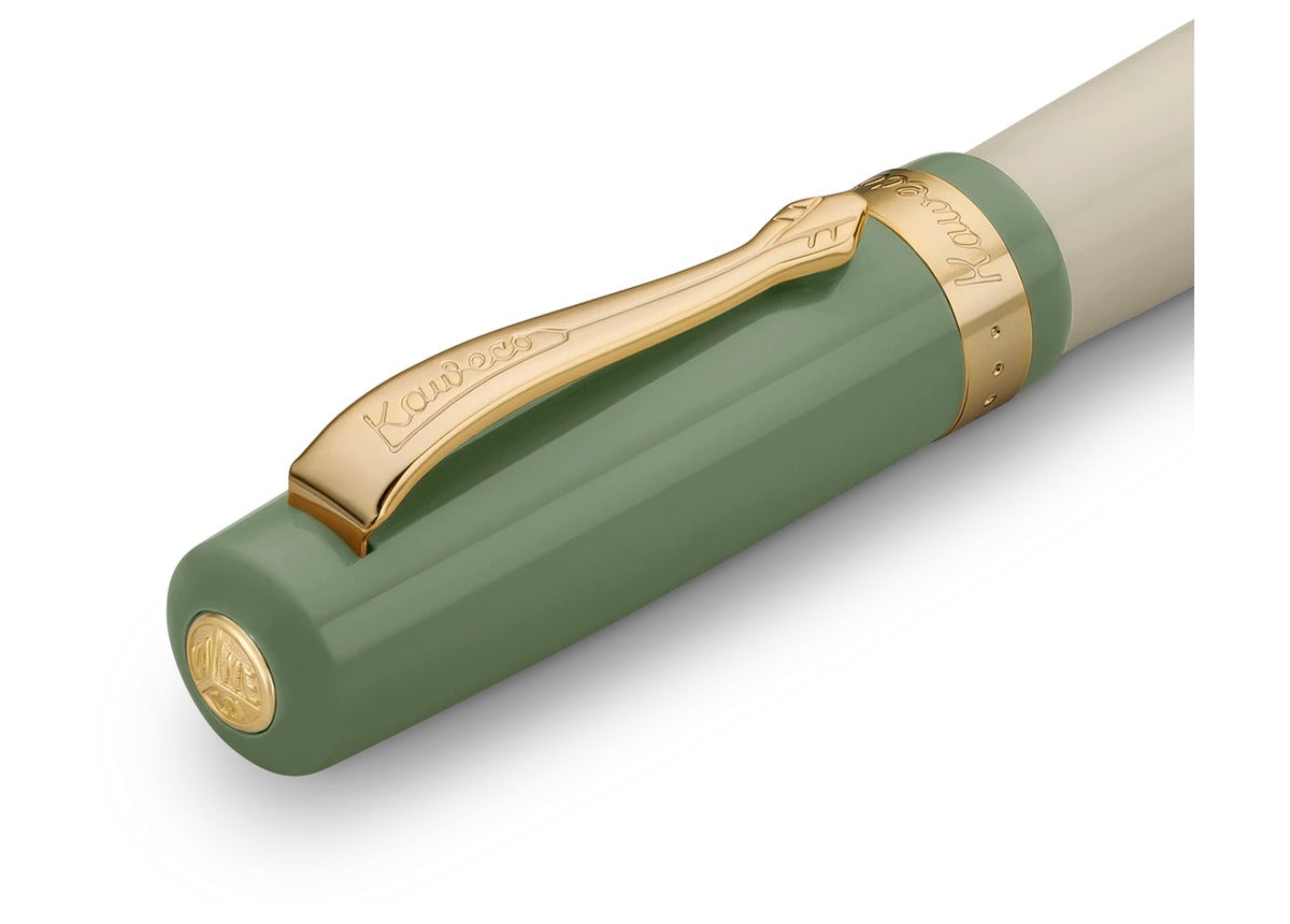 KAWECO STUDENT 60's Swing 鋼珠筆 — 筆蓋前段細節,金色筆夾與環飾